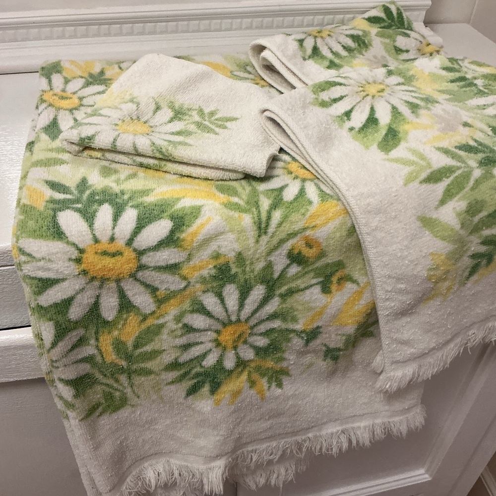 Vintage Set of Springmaid Bath Towels Each measure